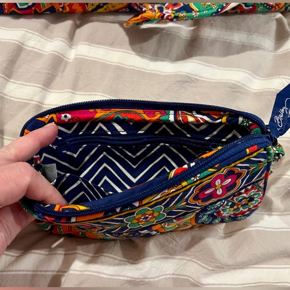 Vera Bradley retired pattern large tote, crossbody, wallet, zippered wristlet - Picture 3 of 5